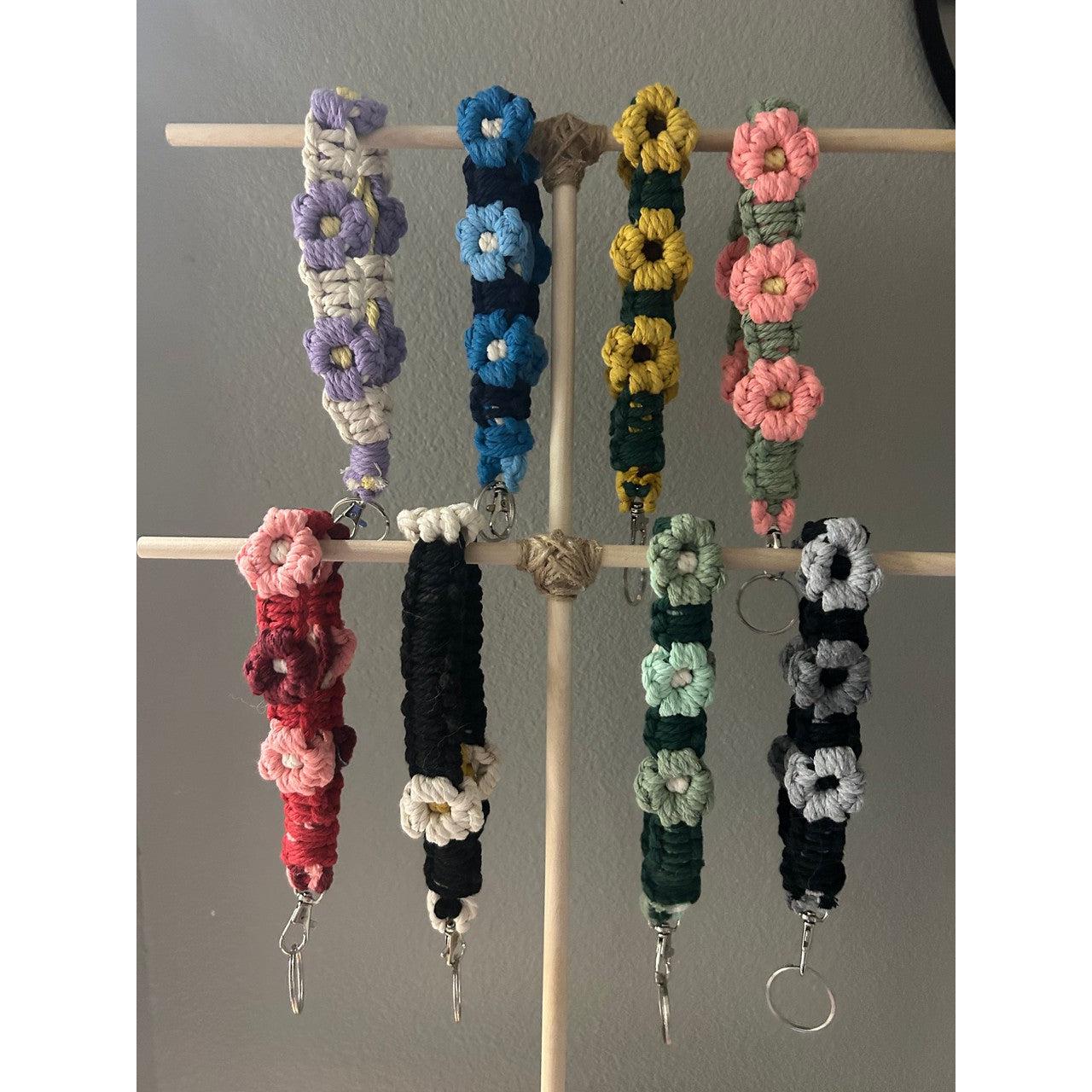 Daisy Macrame Wristlet